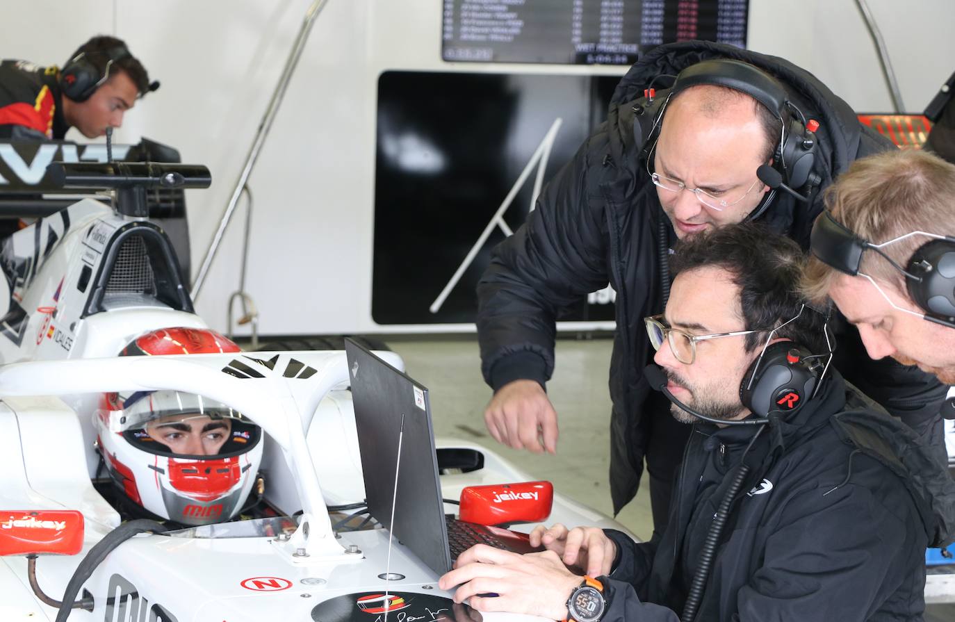 leonoticias acompaña al piloto leonés en una sesión de entrenamientos en Jerez.