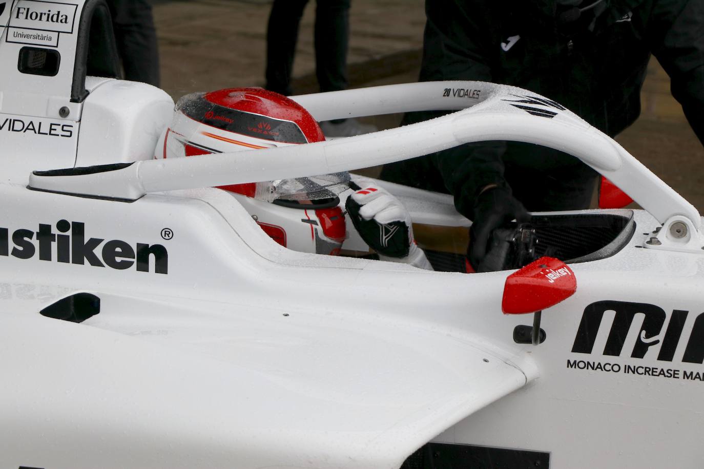 leonoticias acompaña al piloto leonés en una sesión de entrenamientos en Jerez.