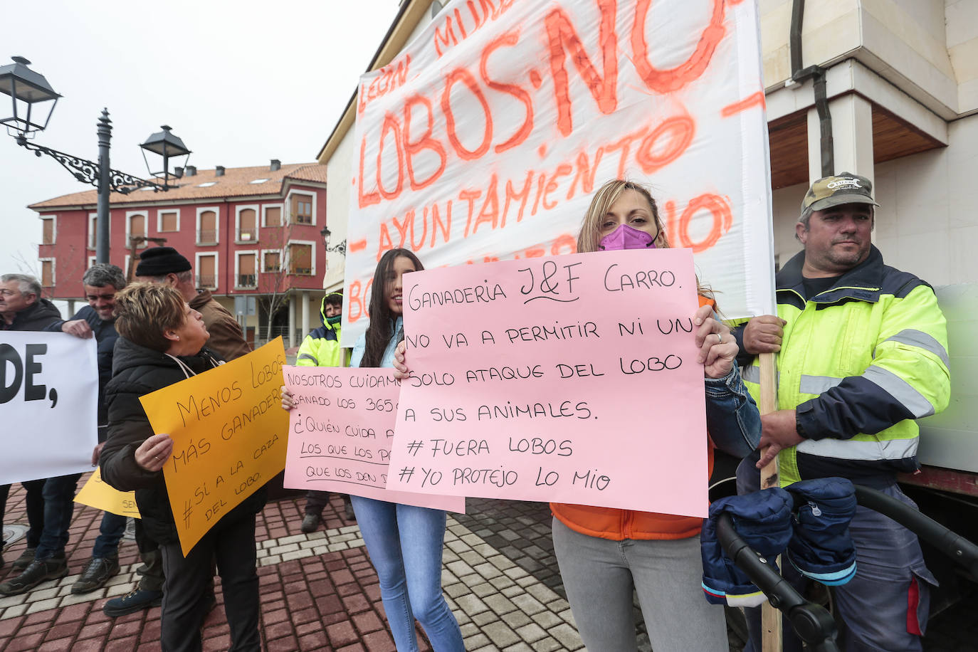 Movilización convocada a iniciativa de un grupo de ganaderos locales de Riaño (León) para protestar contra la protección del lobo. 