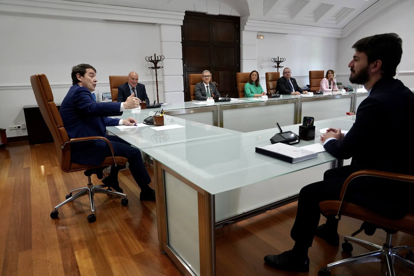 Primera reunión del nuevo gobierno de la Junta en la reunión del Consejo de Gobierno.