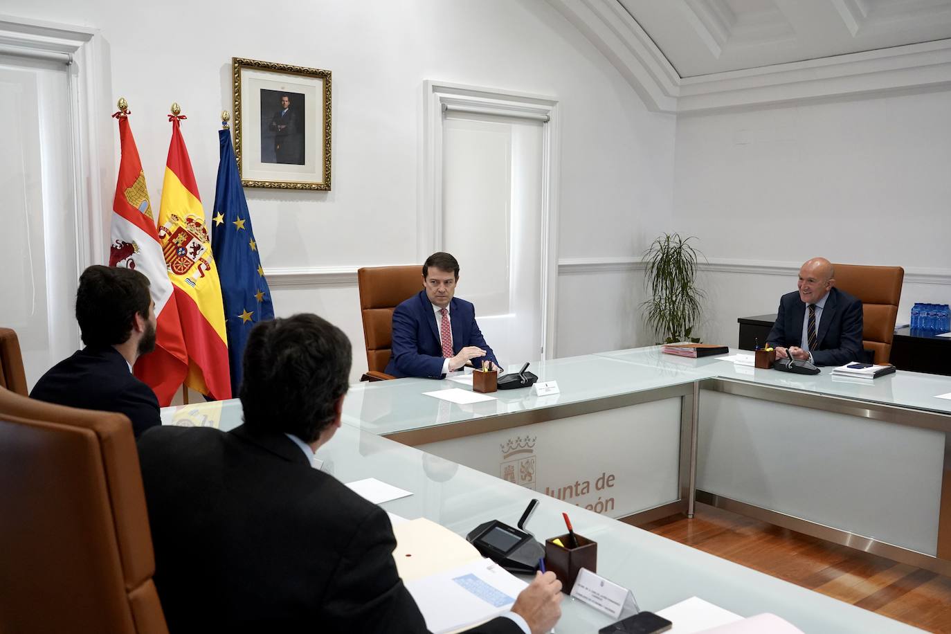 Primera reunión del nuevo gobierno de la Junta en la reunión del Consejo de Gobierno.