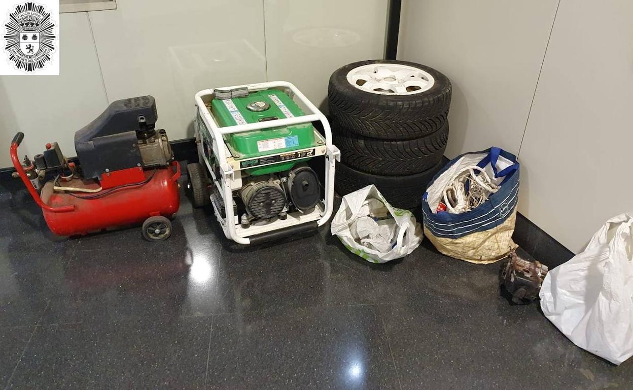 Imagen de los objertos requisados al deenido. 