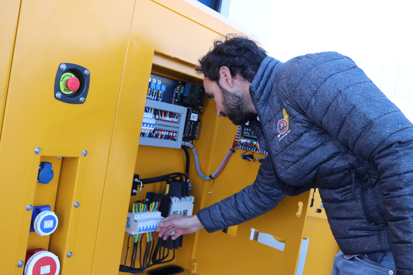 Apuesta segura para la generación energética en cualquier lugar y momento, gracias a Froilán Grupos Electrógenos. 