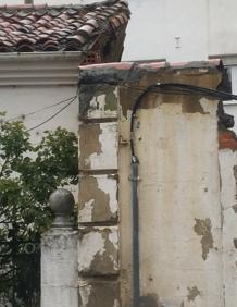 Imagen secundaria 2 - Una vivienda se hunde en la calle Peña Ercina de León capital sin causar daños humanos