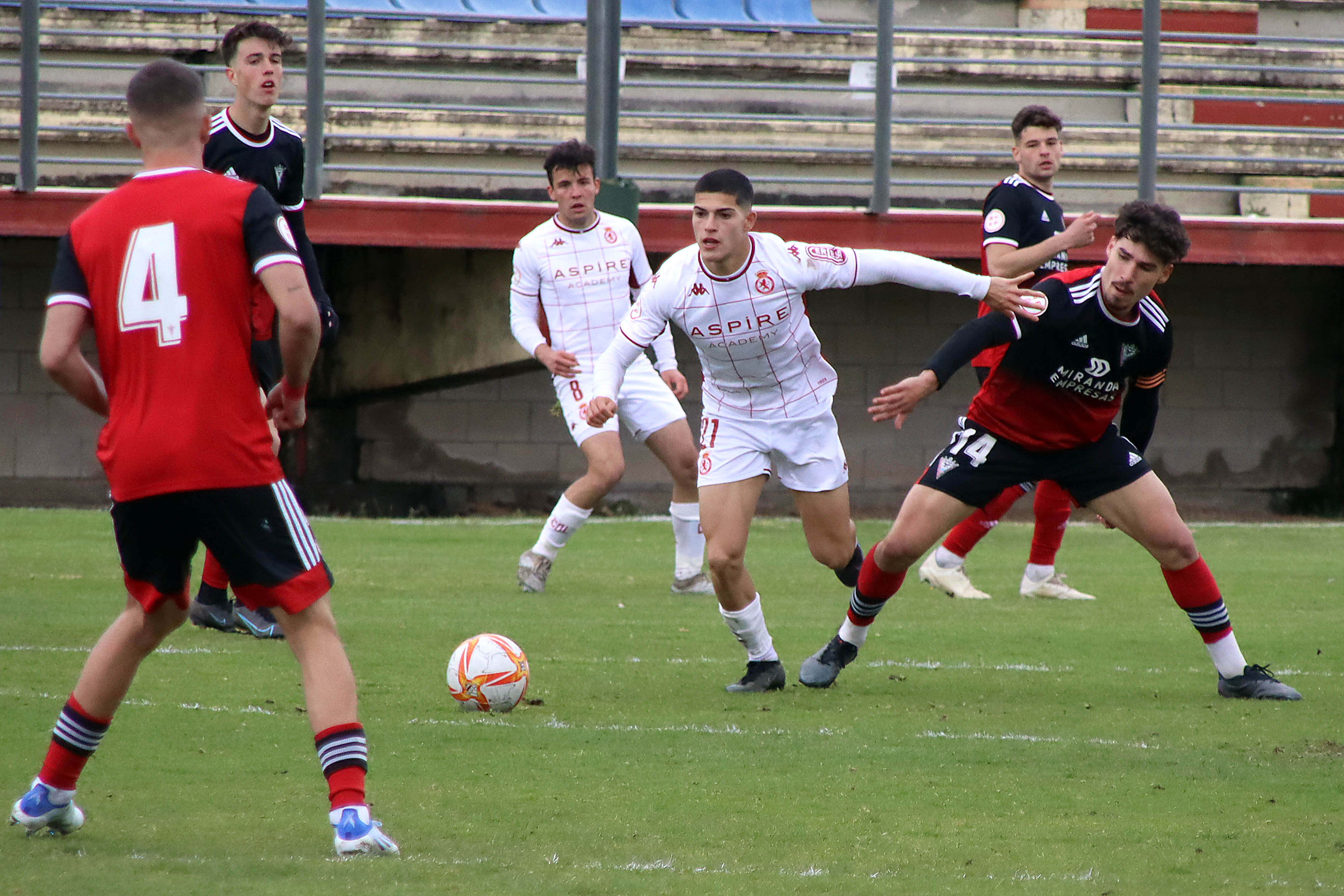 Imagen del encuentro entre el Júpiter Leonés y el Mirandés 'B'. 