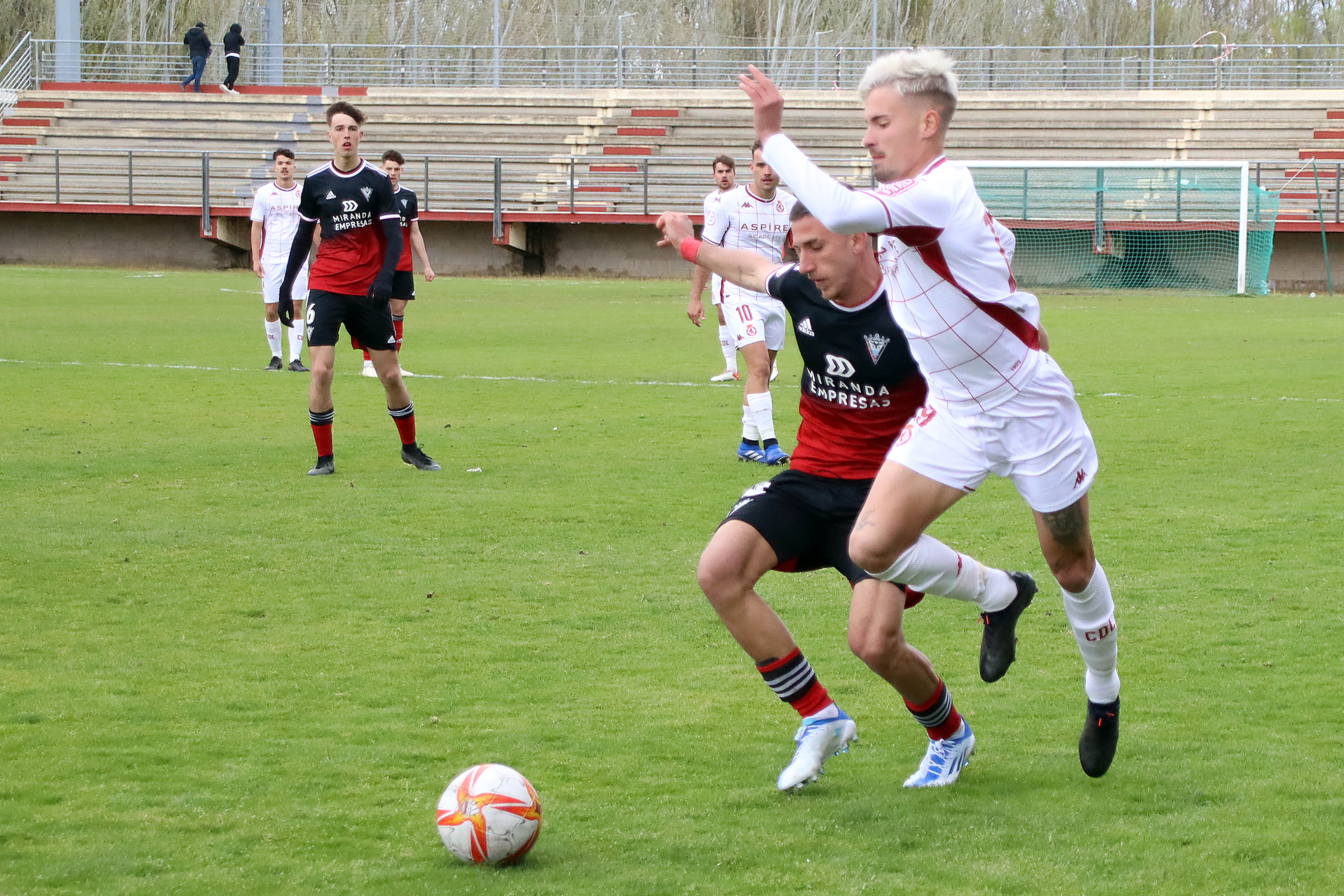 Imagen del encuentro entre el Júpiter Leonés y el Mirandés 'B'. 