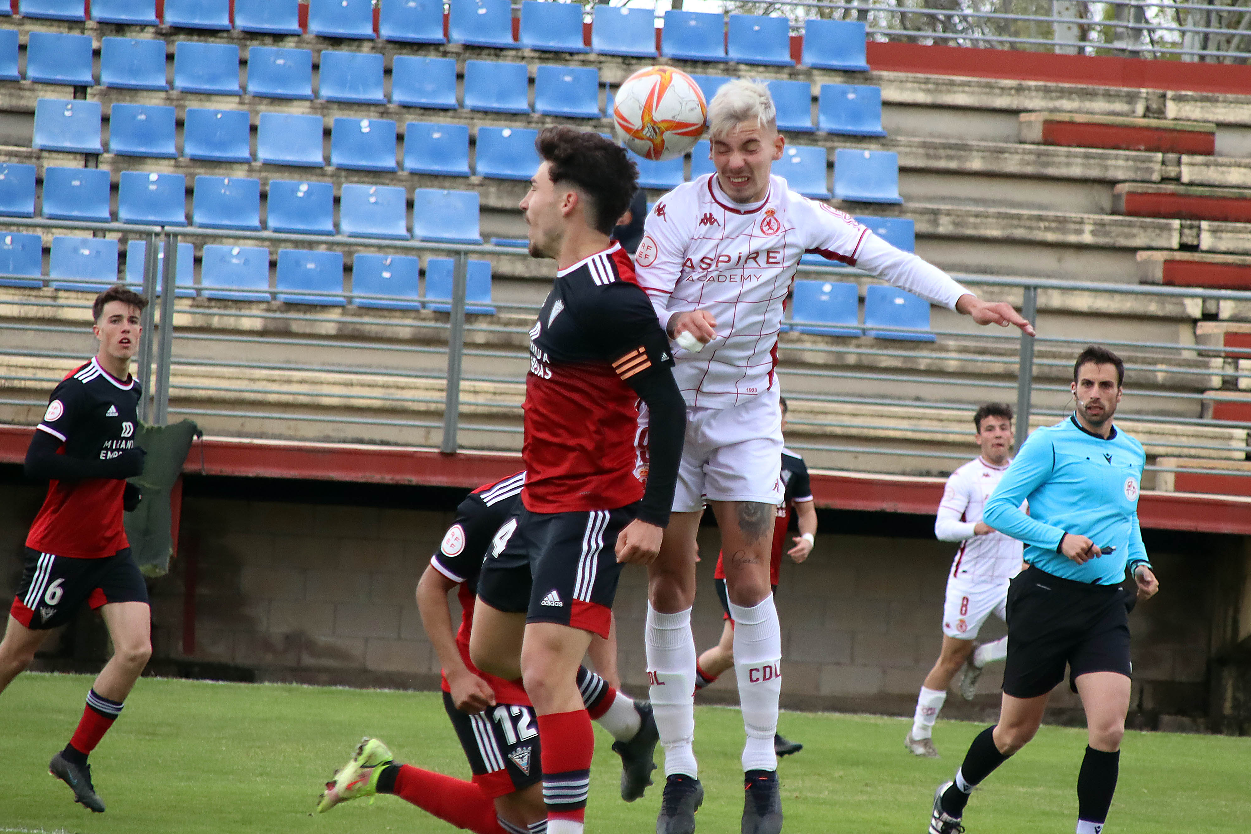 Imagen del encuentro entre el Júpiter Leonés y el Mirandés 'B'. 