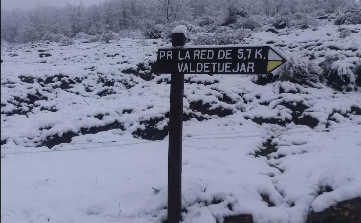 Cartel que indica una de las rutas esta zona de la provincia de León