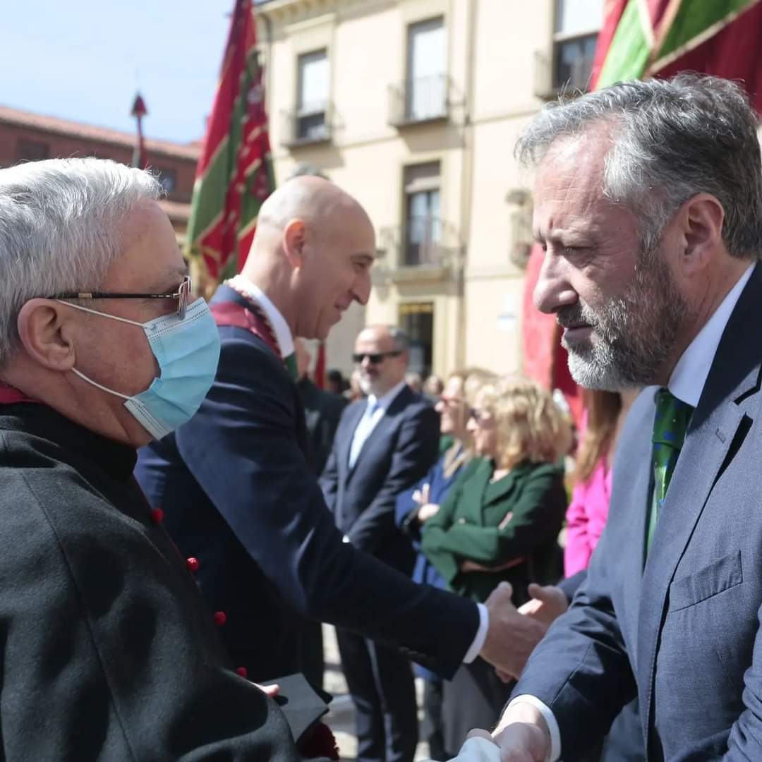 El cabildo firma las tablas, se queda con el cirio y los hachones