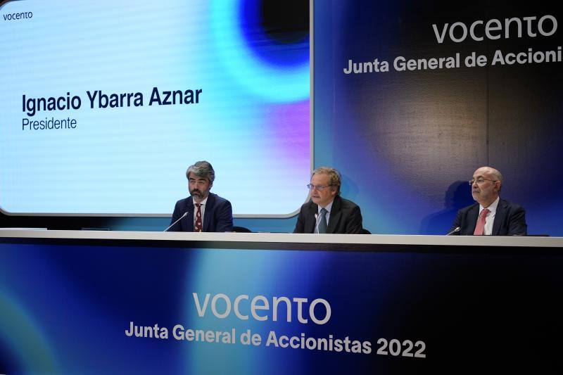 Luis Enríquez, consejero delegado de Vocento, el presidente de Vocento, Ignacio Ybarra y Carlos Pazos, secretario del Consejo de Administración de Vocento.