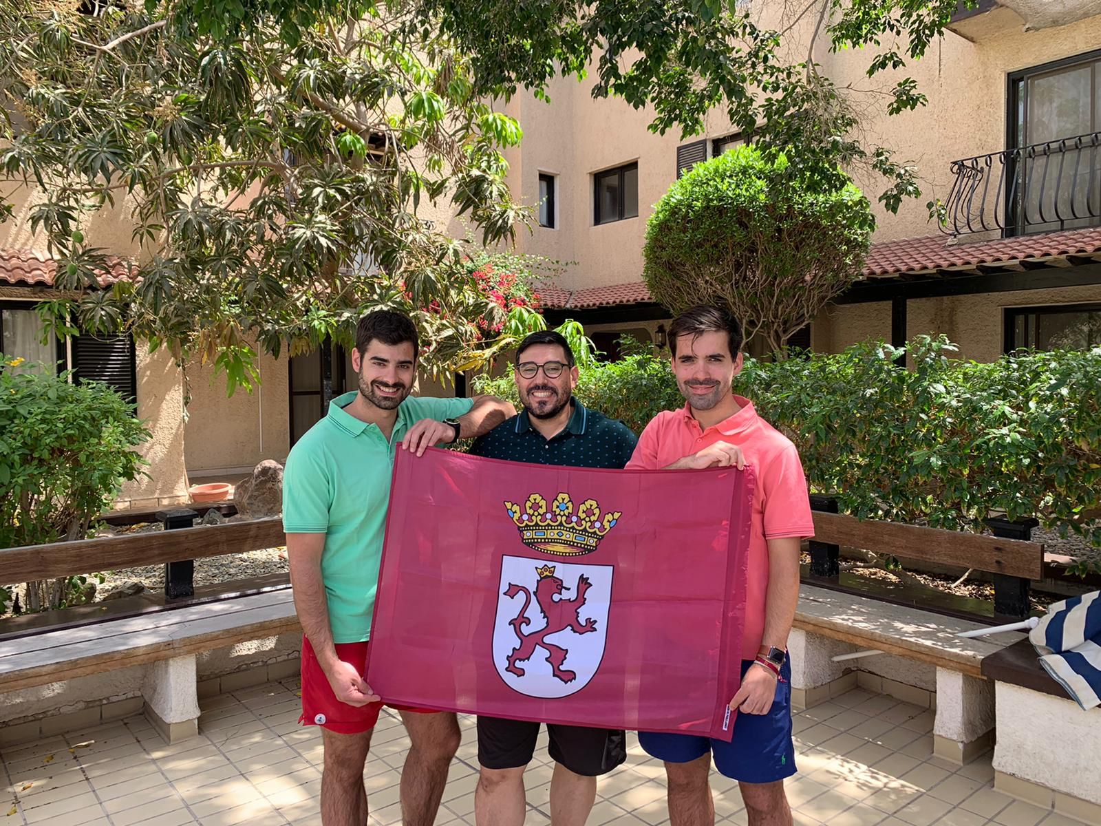 Rodrigo, Julián y Miguel trabajan en Arabia Saudí para Renfe en la activación del tren entre Medina y La Meca.