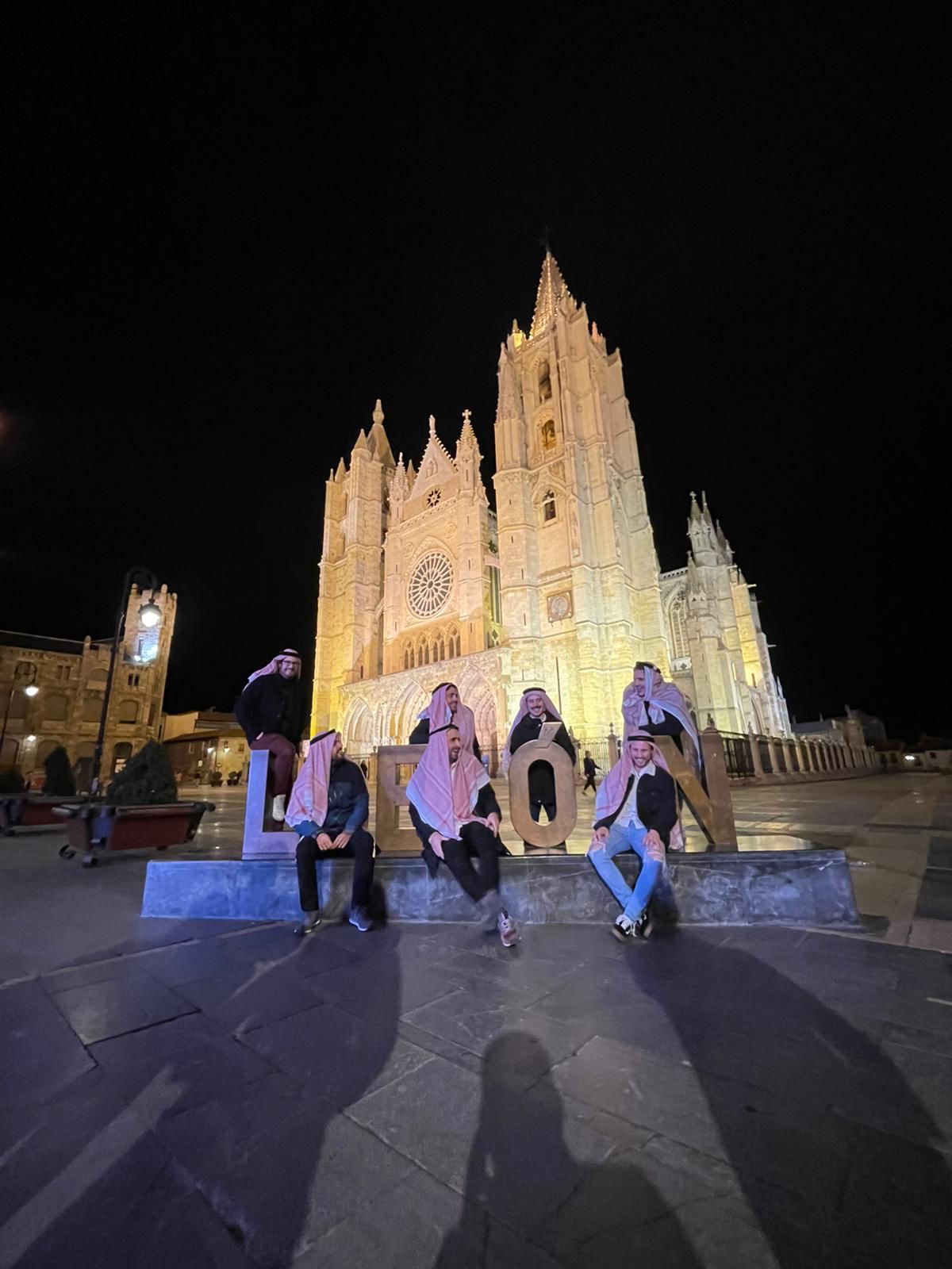 Rodrigo, Julián y Miguel trabajan en Arabia Saudí para Renfe en la activación del tren entre Medina y La Meca.