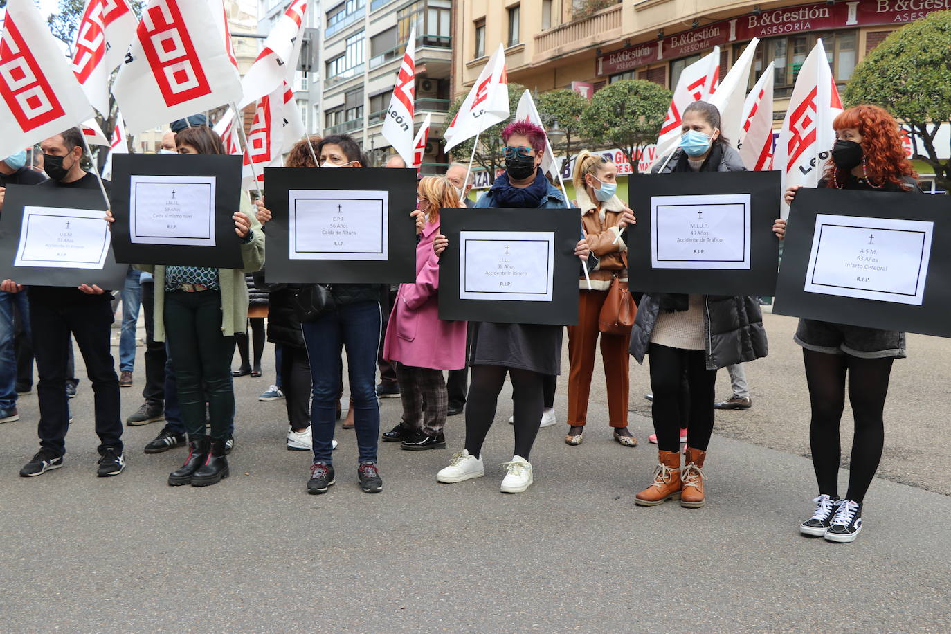 UGT y CCOO se concentran para reclamar una mayor implicación en la prevención de riesgos laborales.