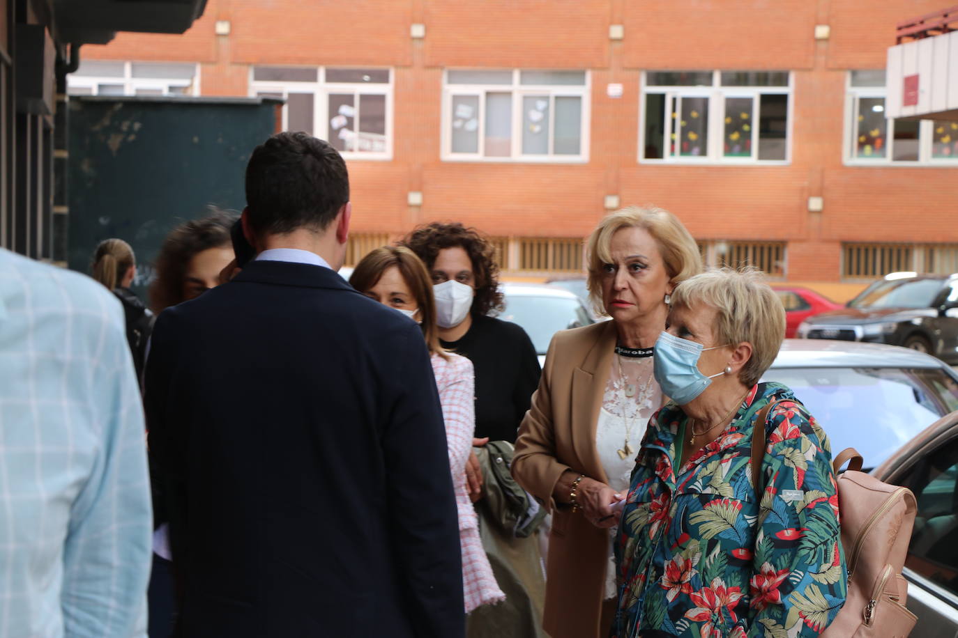 Llegada de los participantes y reuniones de las ejecutivas en la sede del PSOE de León