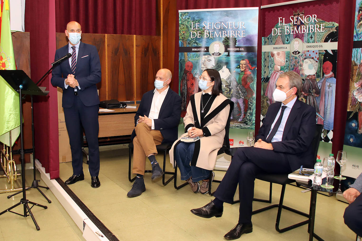 El expresidente del Gobierno, José Luis Rodríguez Zapatero, con el alcalde de la capital, José Antonio Diez y el rector de la Universidad de León, Juan Francisco García Marín