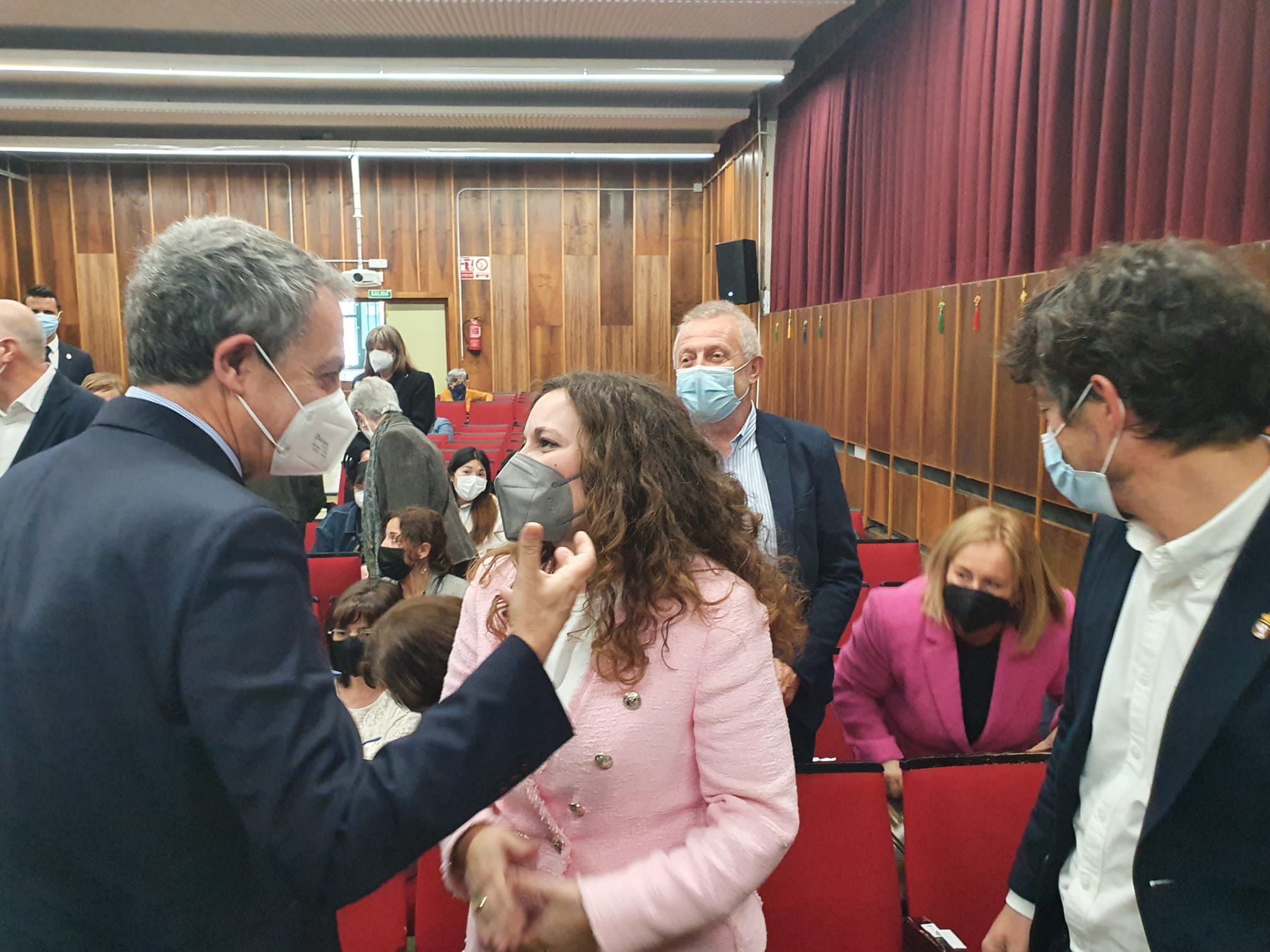 El expresidente del Gobierno, José Luis Rodríguez Zapatero, con el alcalde de la capital, José Antonio Diez y el rector de la Universidad de León, Juan Francisco García Marín