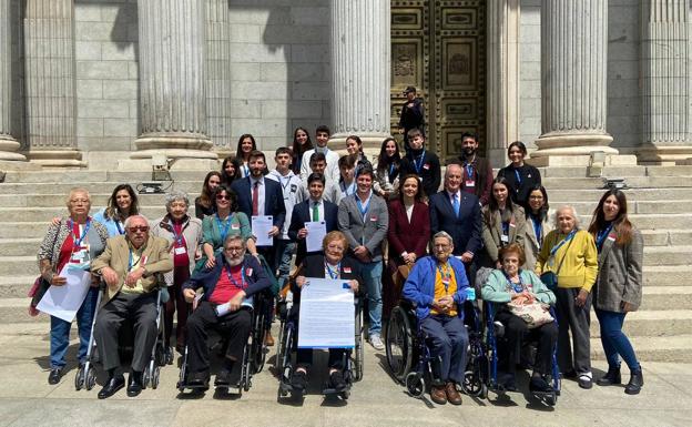 Jóvenes y mayores presentan en el Congreso de los Diputados su 'Diálogo integeracional'