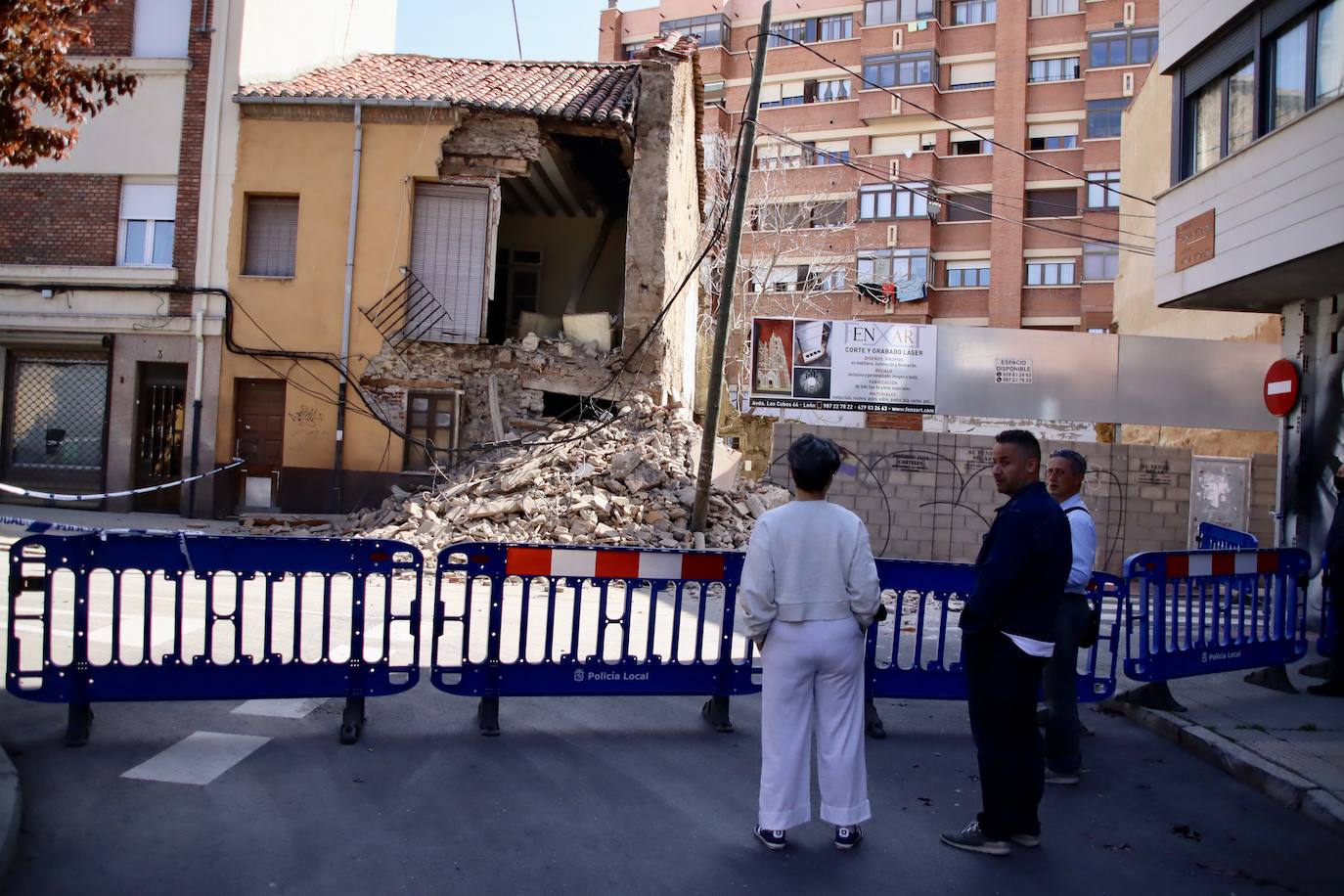 Fotos: Un edificio de León capital se derrumba en plena noche