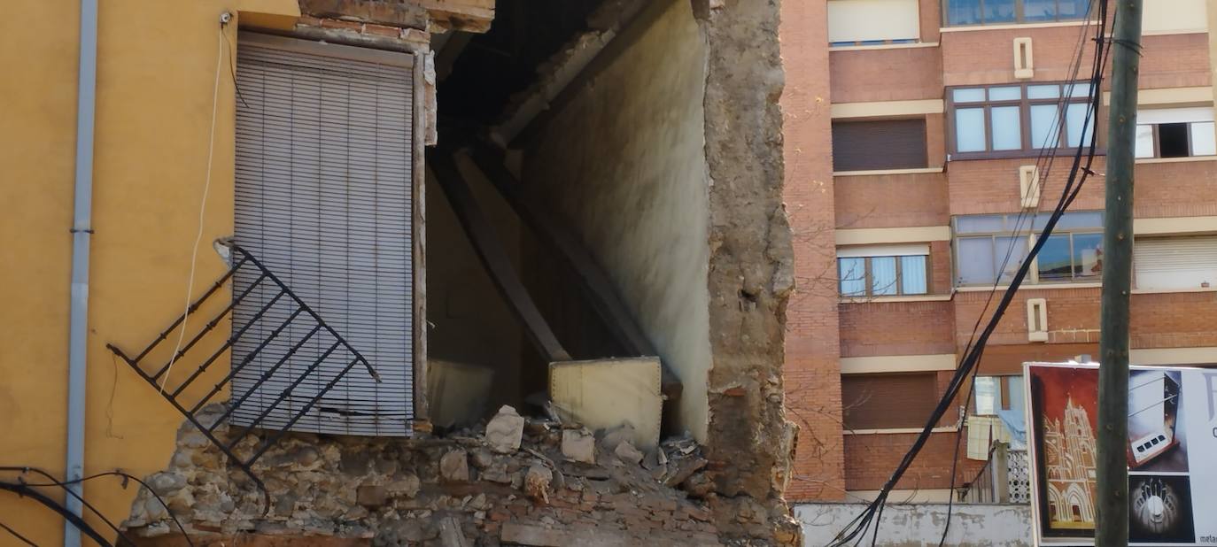 Fotos: Un edificio de León capital se derrumba en plena noche
