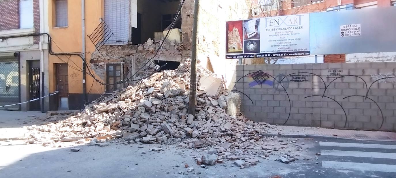 Fotos: Un edificio de León capital se derrumba en plena noche