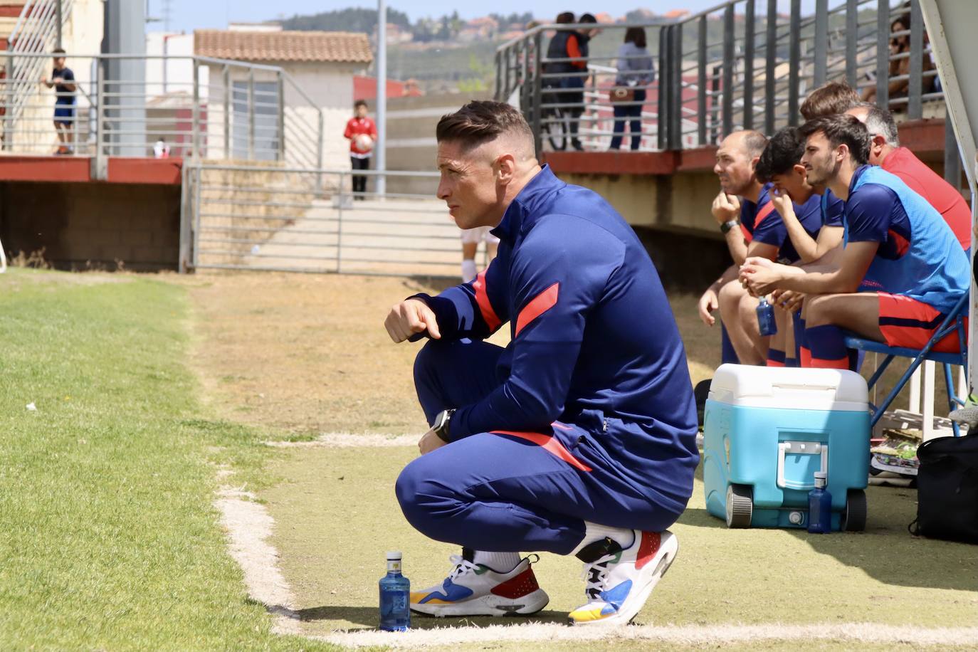 El conjunto leonés presenta batalla a los de Fernando Torres pero caen derrotados.