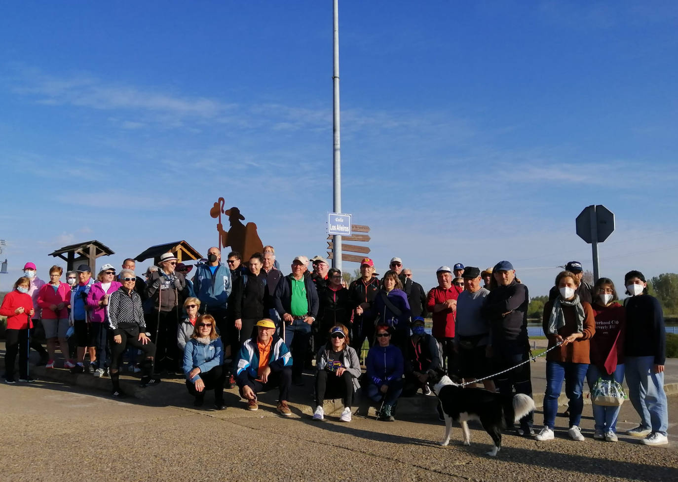 La II Marcha de Künig entre Santa Marina del Rey y Villamejil congrega a unas 80 personas