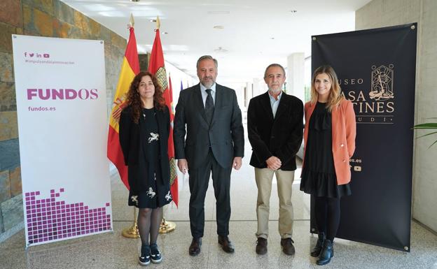 El presidente de las Cortes, Carlos Pollán, recibe a los responsables de Fundos y el Museo Casa Botines.