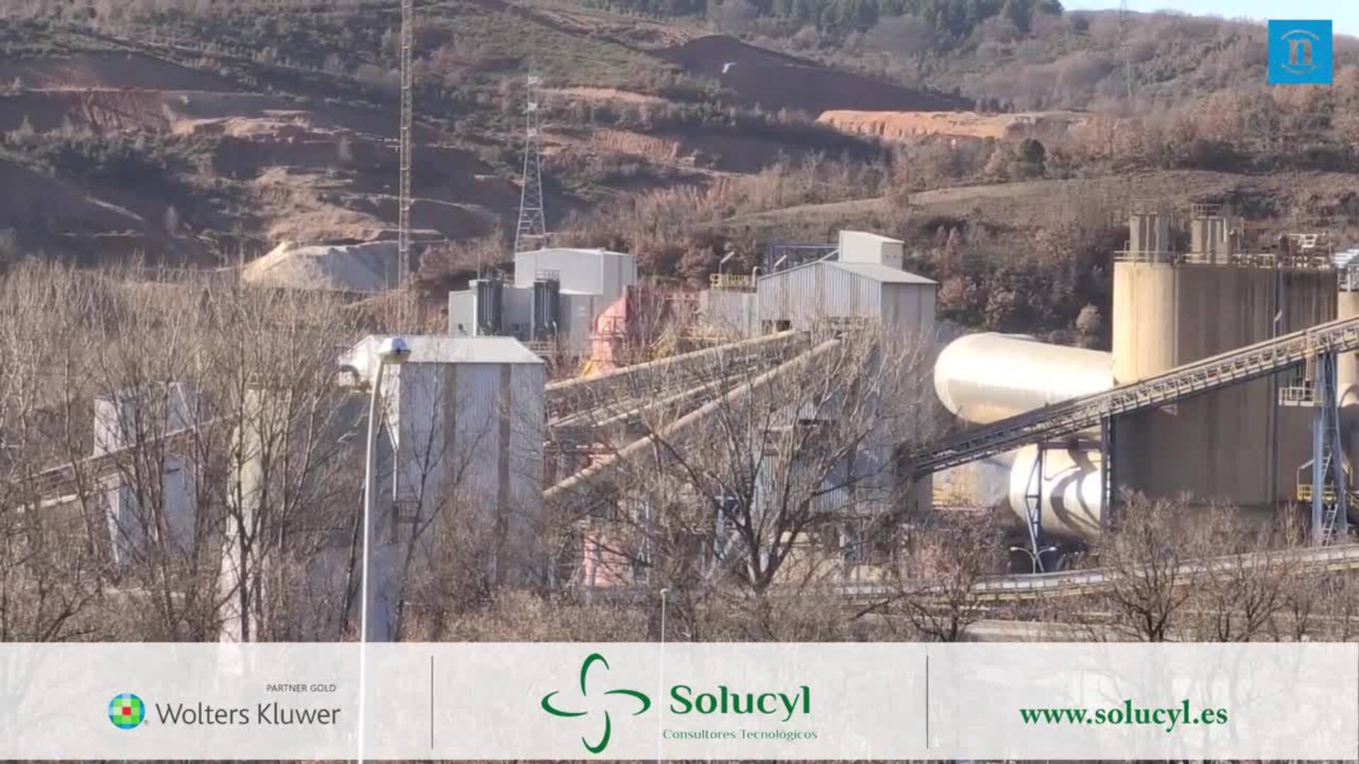 Caen las torres de la térmica de La Robla: adiós al icono industrial