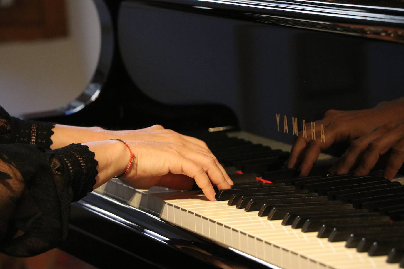 Presentación de la obra 'Réquiem por mi mano ausente' en Museo Casa Botines. 