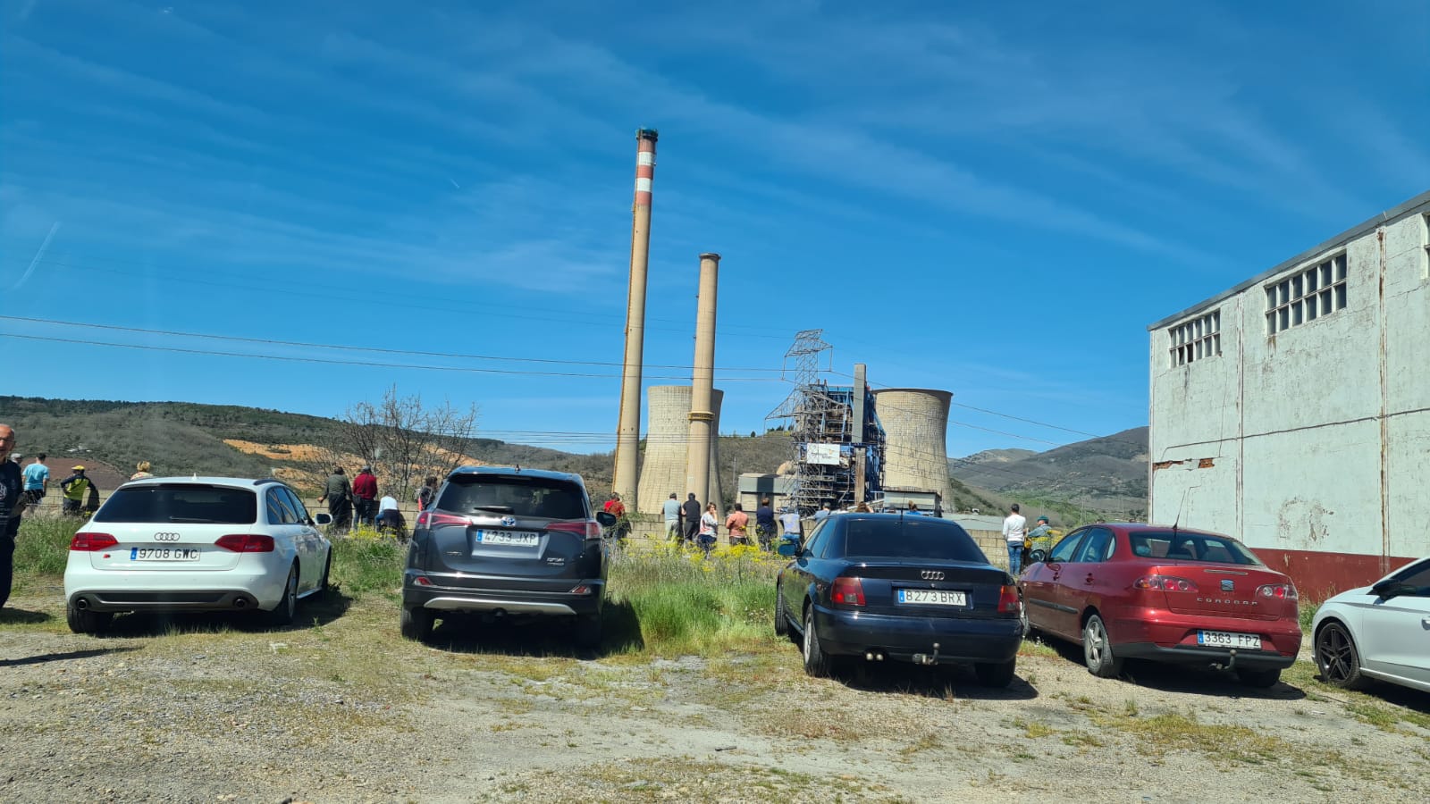 Una de las últimas imágenes del paisaje de La Robla con las torres como telón de fondo.