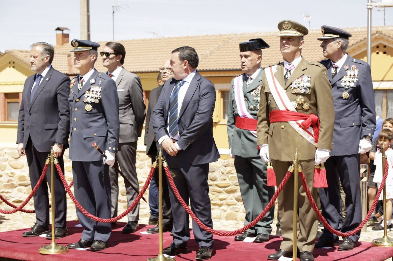 cto de Jura de Bandera Civil presidido por el coronel director de la Academia Básica del Aire