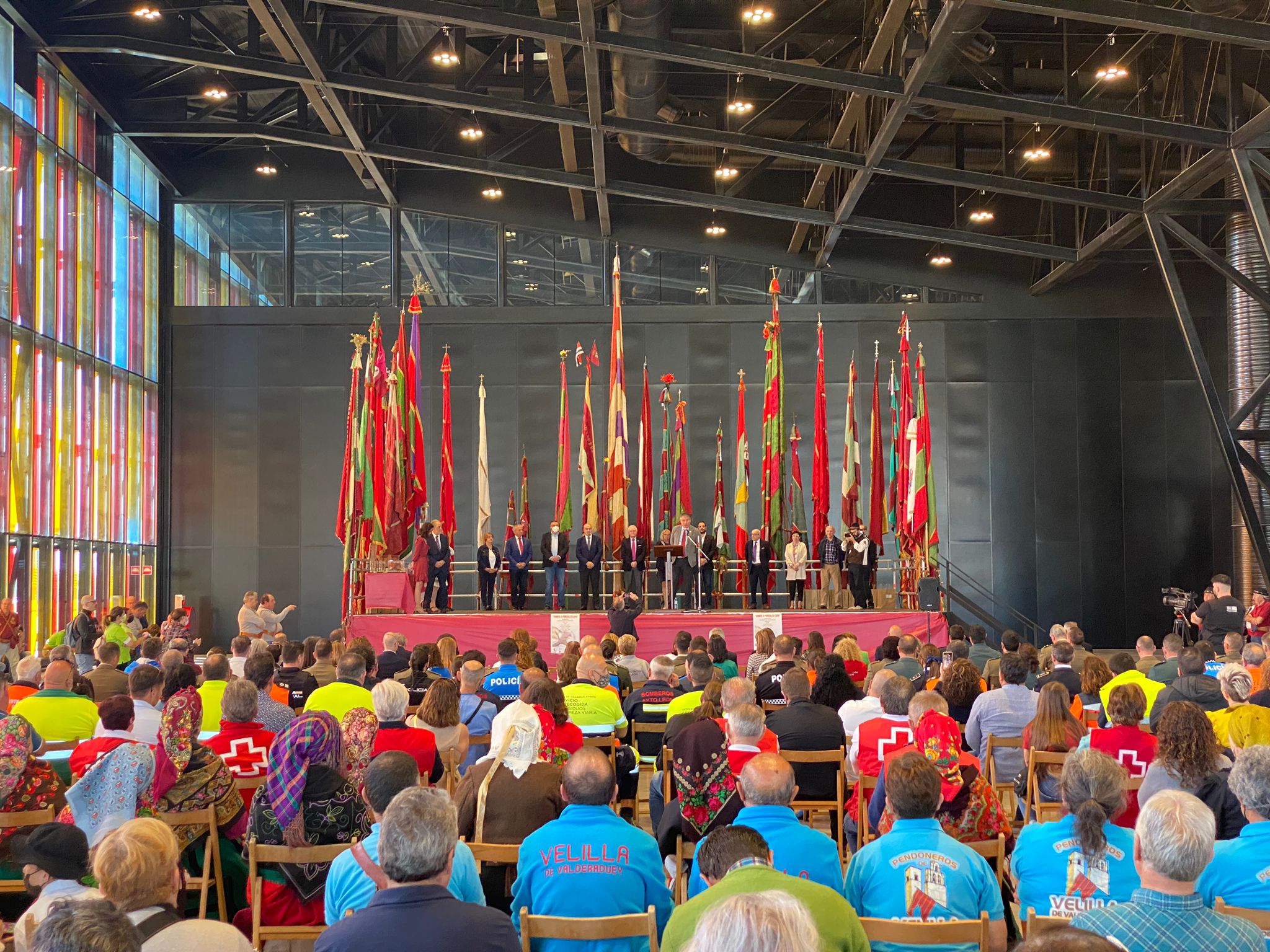 Fotos: Homenaje de los pendones a los sectores de la pandemia