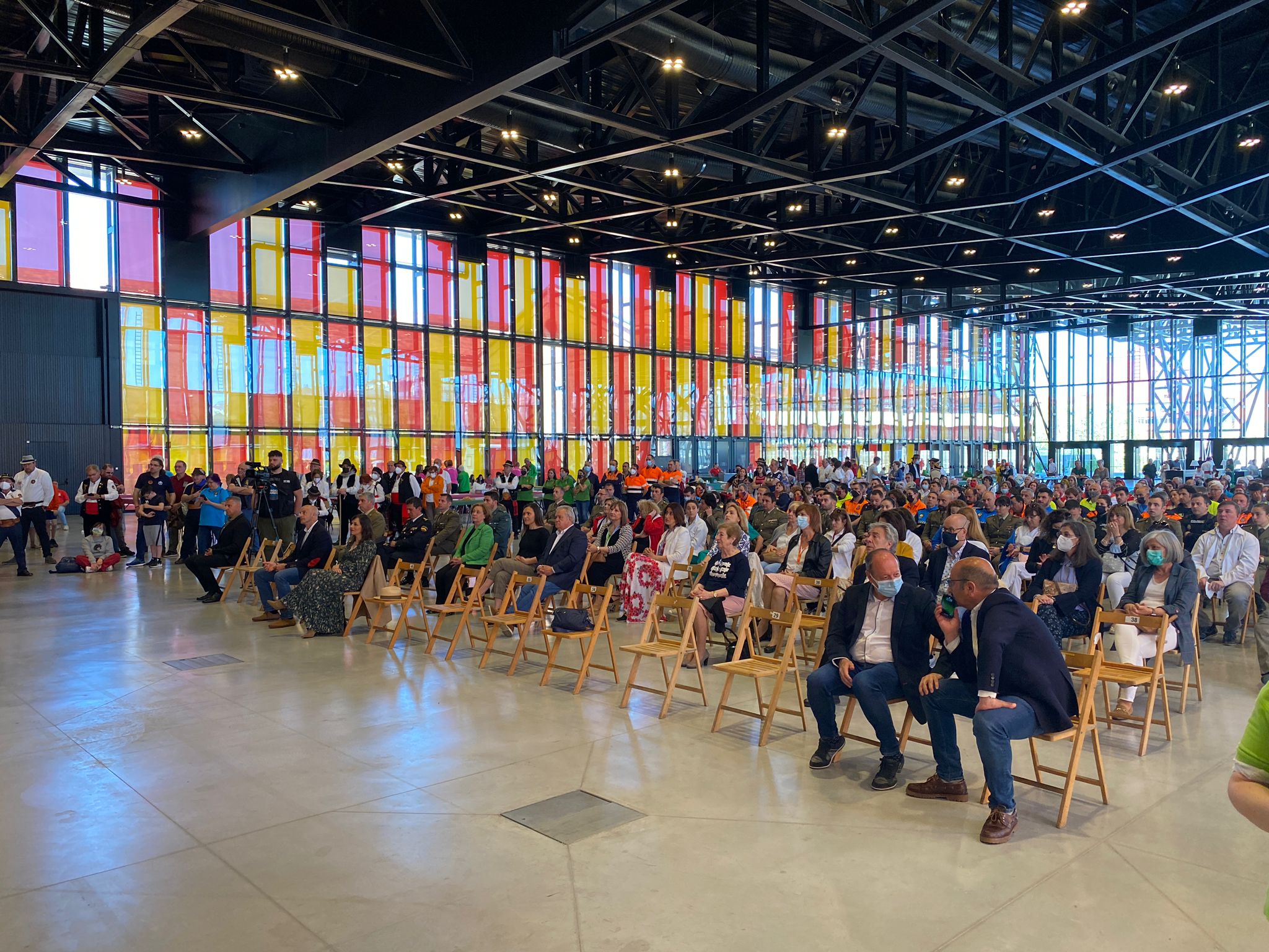 Fotos: Homenaje de los pendones a los sectores de la pandemia