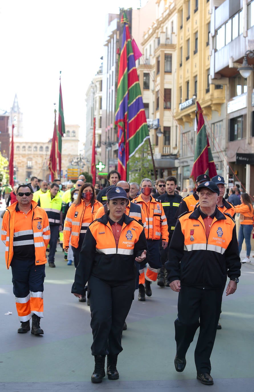 Fotos: Homenaje de los pendones a los sectores de la pandemia