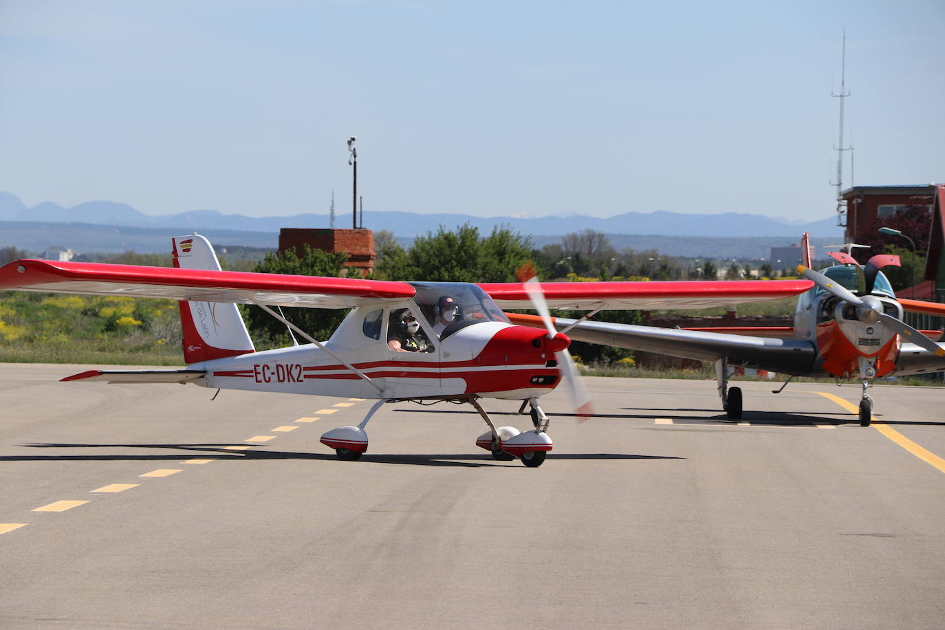 V Jornada de Vuelo Adaptado para usuarios del CRE de San Andrés del Rabanedo 