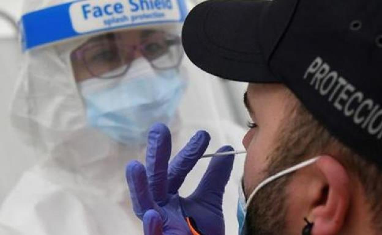 La incidencia a 14 días sigue en niveles de riesgo alto en la provincia.