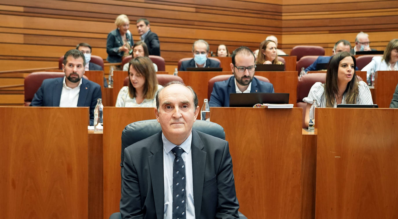 El Procurador del Común, Tomás Quintana, presenta el Informe Anual correspondiente al año 2021 en un pleno monográfico de las Cortes de Castilla y León