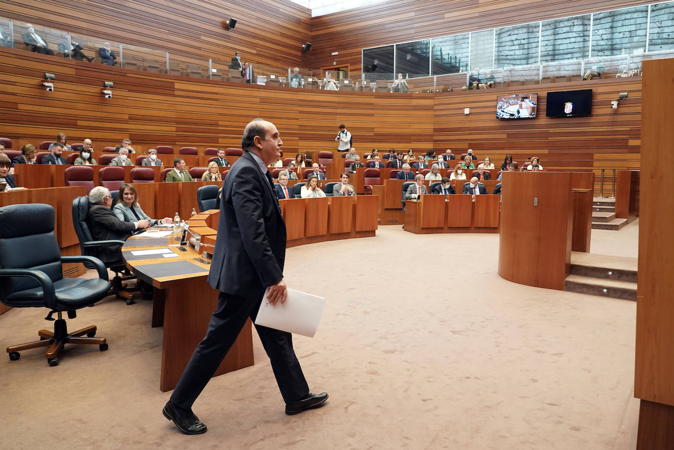 El Procurador del Común, Tomás Quintana, presenta el Informe Anual correspondiente al año 2021 en un pleno monográfico de las Cortes de Castilla y León