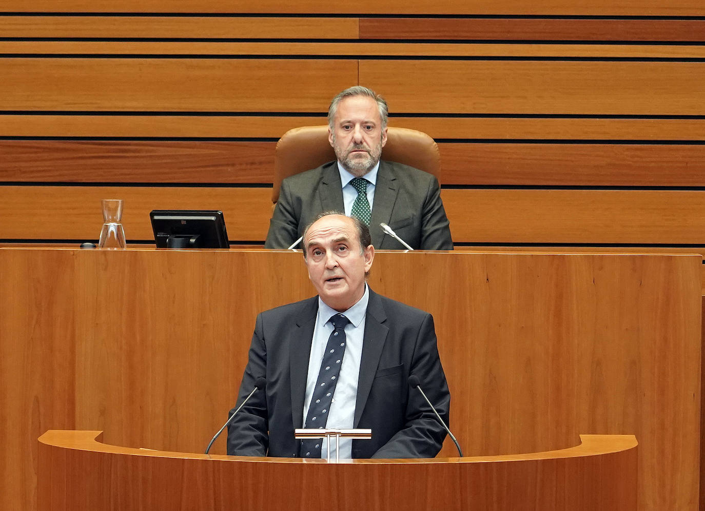 El Procurador del Común, Tomás Quintana, presenta el Informe Anual correspondiente al año 2021 en un pleno monográfico de las Cortes de Castilla y León