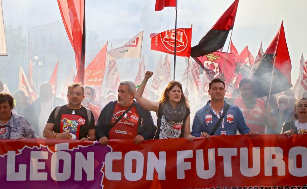 Imagen de la cabeza de la manifestación, en la que el carácter reivindicativo ha sido notable. 