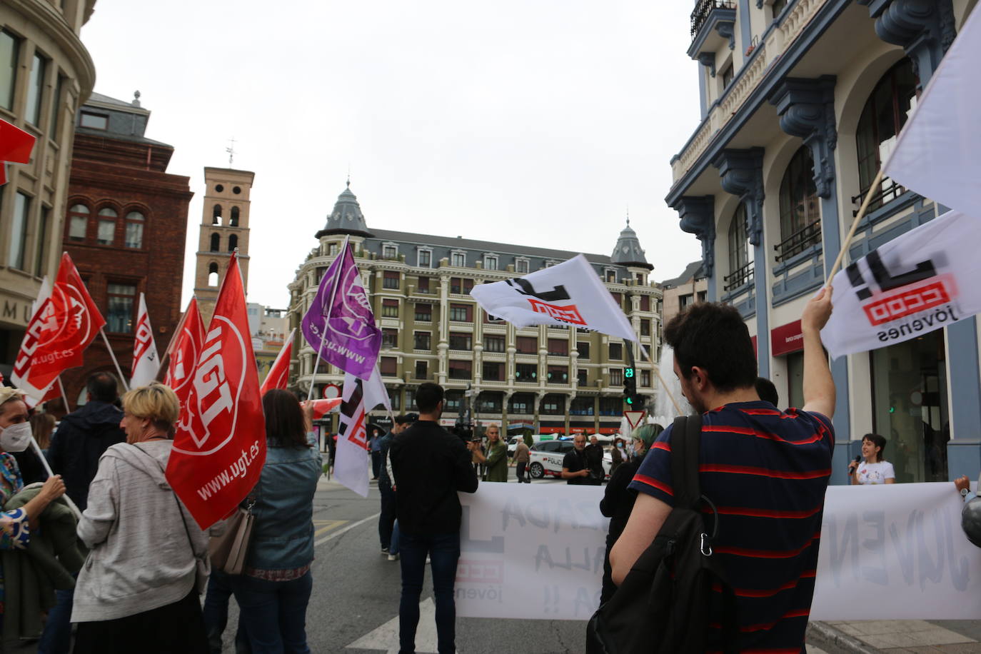 Estudiantes, profesores y AMPAS celebran una manifiestación exigiendo un futuro para la provincia. 