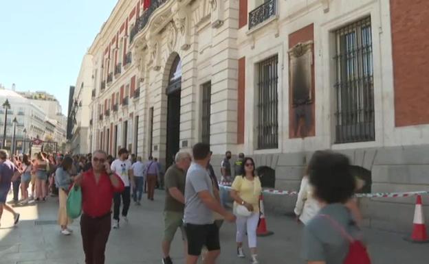 Estado en que ha quedado la plaza de los Héroes del Dos de Mayo, en la Puerta del Sol de Madrid.