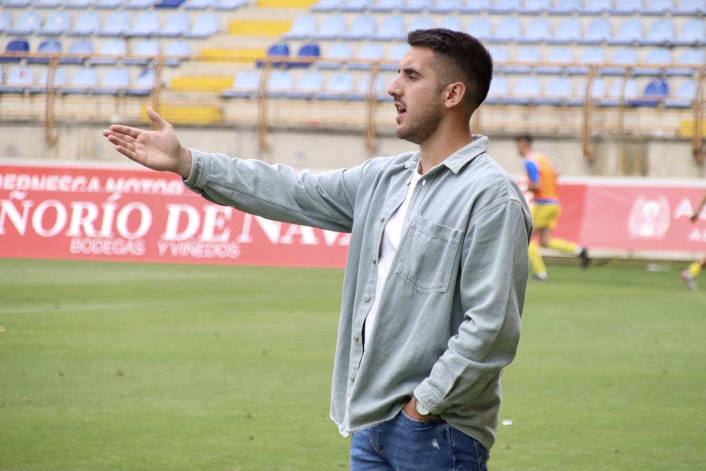 Los 'cachorros' vencen 2-0 ante el Alcorcón en su último partido como local y certifican su octava plaza