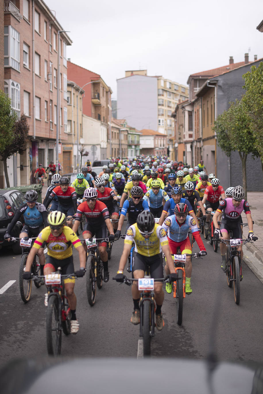 Roberto Fernández y Elisabet Thomas se coronaron como campeones de la Vuelta a León BTT.