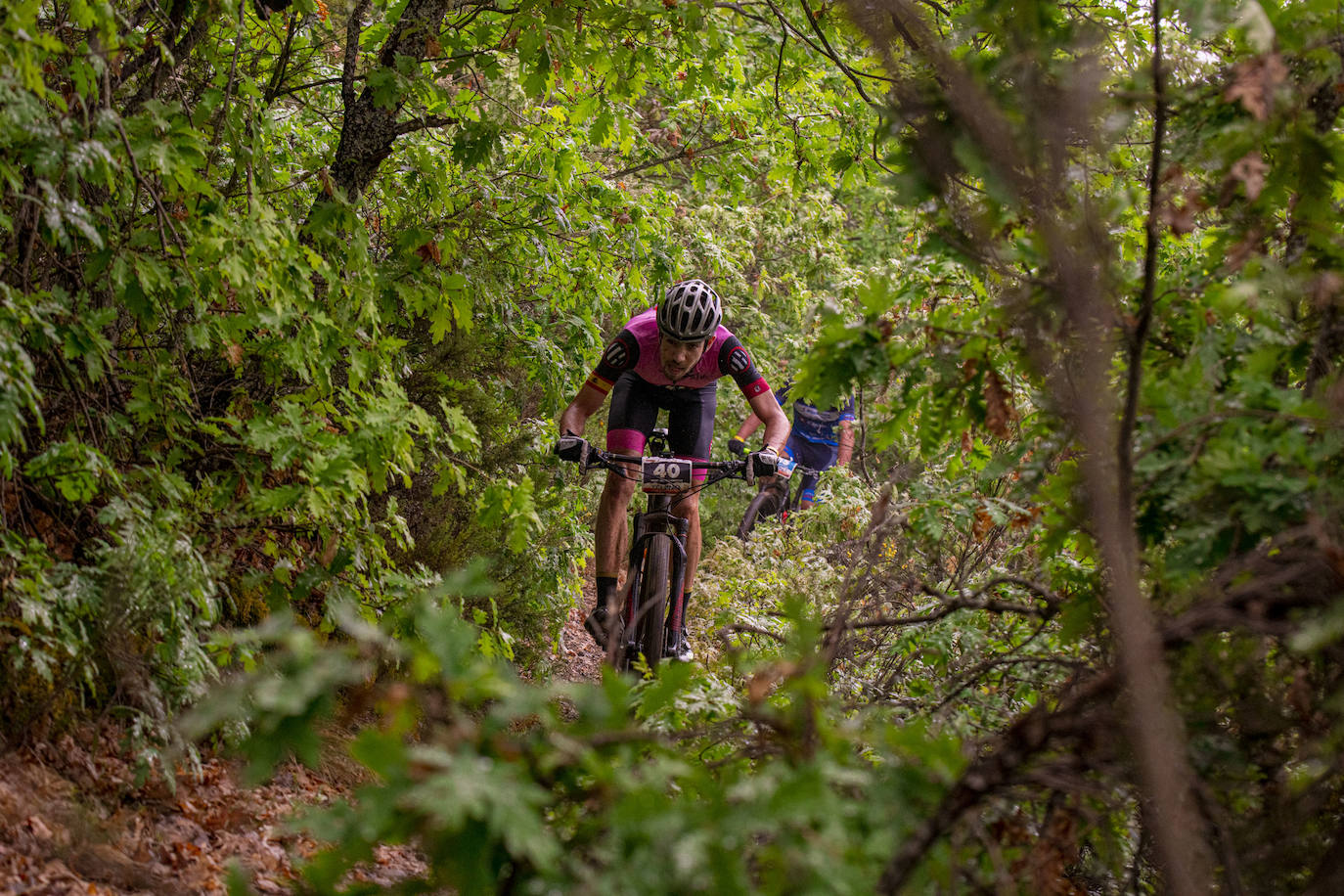 Roberto Fernández y Elisabet Thomas se coronaron como campeones de la Vuelta a León BTT.