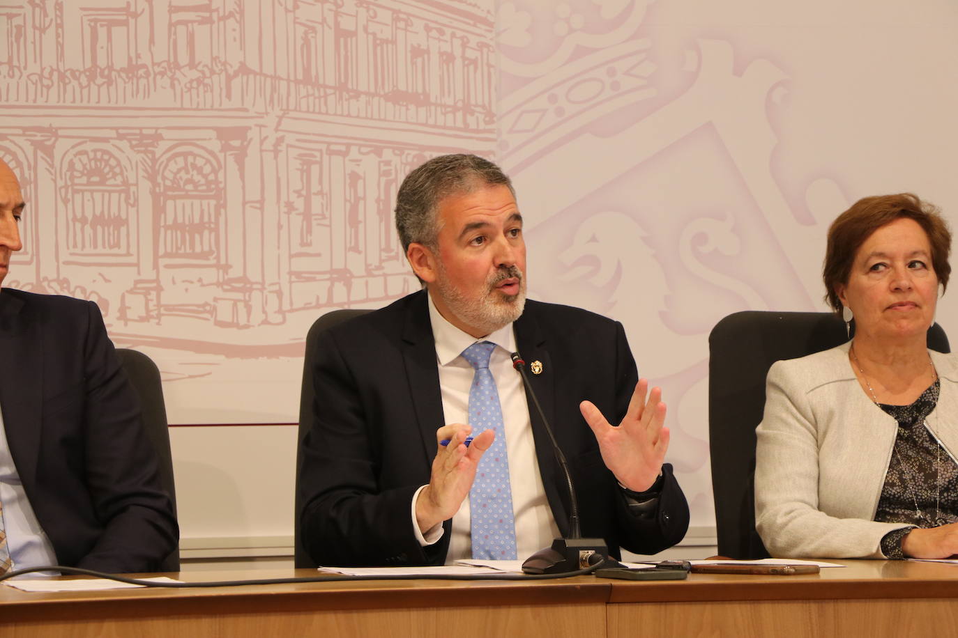 Presentación del 33 Encuentro Nacional de Cofradías en el Ayuntamiento de León. 