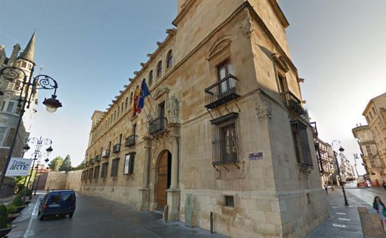 Sede de la Diputación de León en el Palacio de los Guzmanes.