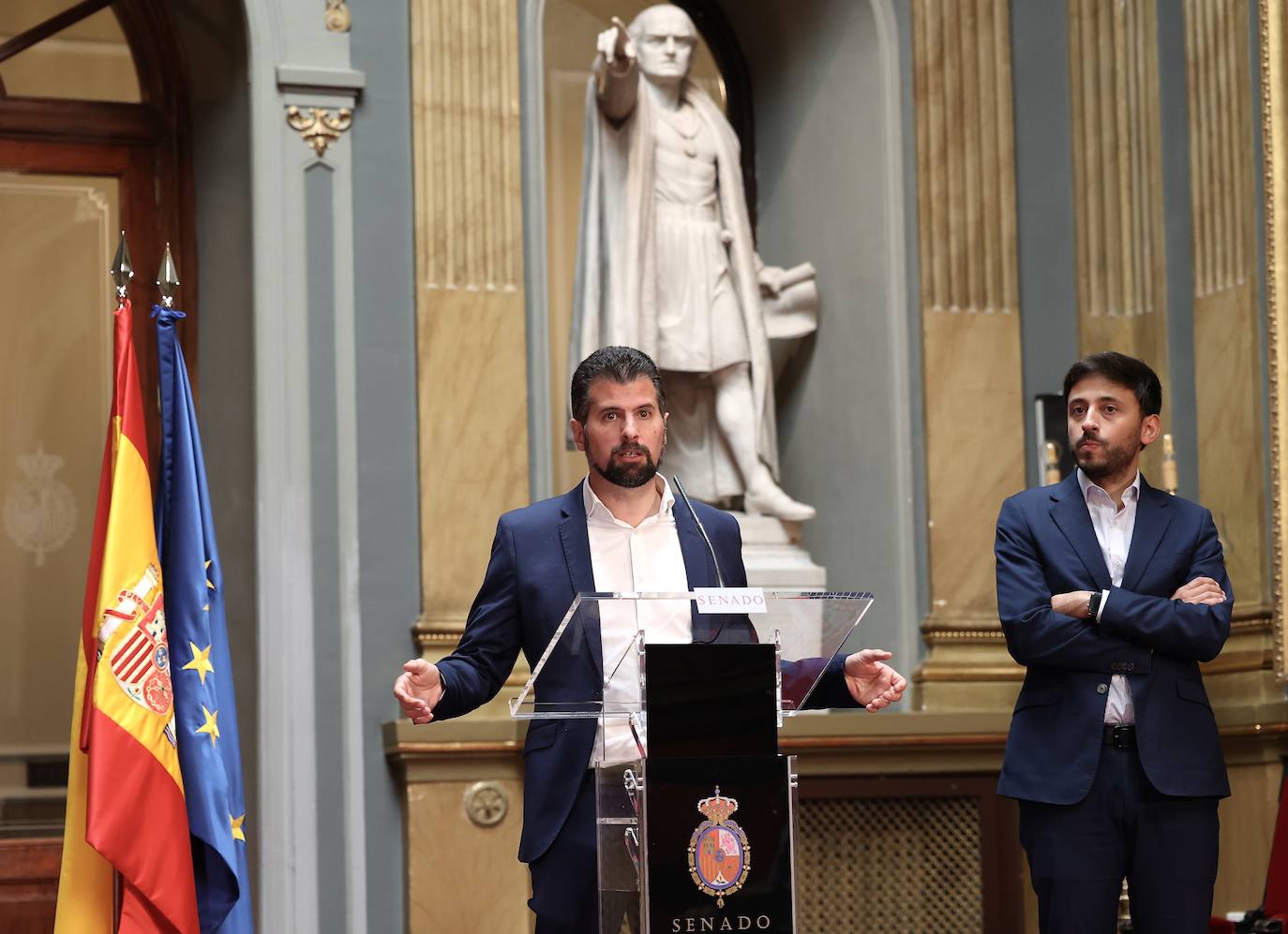 El secretario autonómico de los socialistas en Castilla y León se reúne con los senadores 