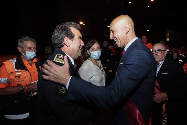 El Ayuntamiento de León entrega la Medalla de Oro de la Ciudad de León a la Agrupación Municipal de Protección Civil en un acto presidido por el alcalde de León, José Antonio Diez. 