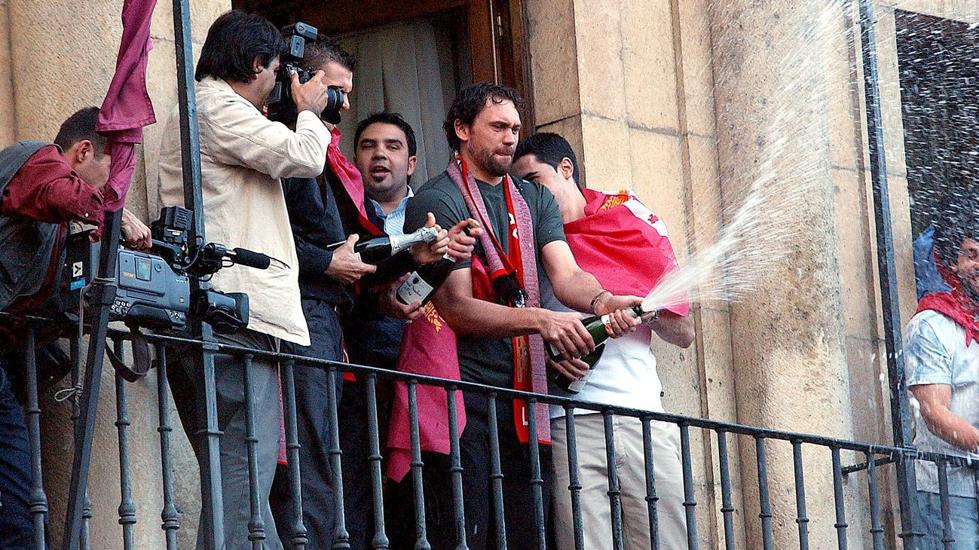 La plantilla del Ademar celebra su título en el Ayuntamiento de León. 